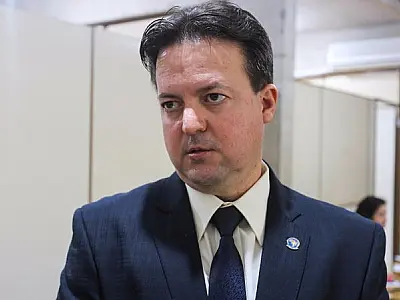 Ex-chefe da Polícia Civil que atirou contra garota em briga de trânsito é denunciado por 6 crimes