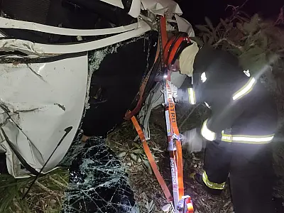 Casal morre e dois ficam feridos em capotagem na BR-262