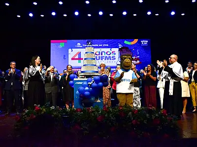 UFMS celebra 45 anos de história com homenagens a servidores e ex-alunos