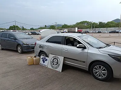Receita Federal e Polícia Civil apreendem veículos em trilha clandestina na fronteira