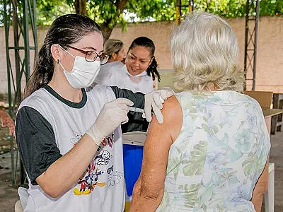 Vacinação contra gripe para público prioritário começa amanhã em Corumbá