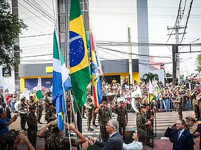 Cerca de 4 mil pessoas acompanham desfile cívico na capital