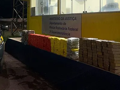 PRF apreende 309 Kg de cocaína em ônibus na BR 262