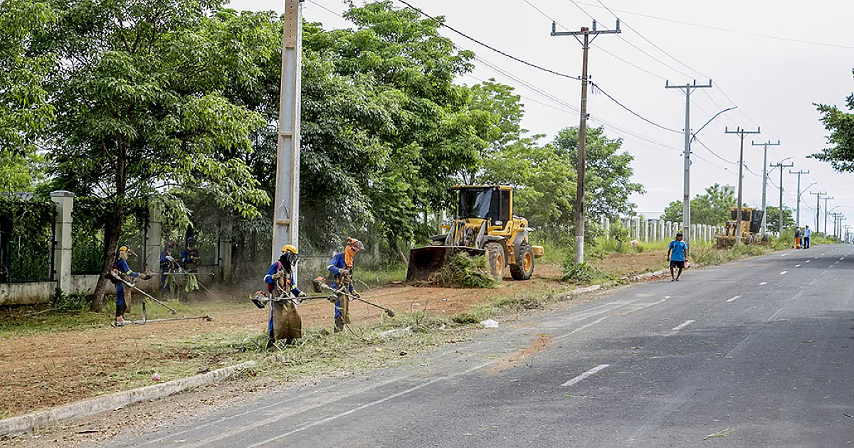 Ação de limpeza urbana atua em três pontos de Corumbá nesta semana