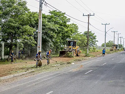 Ação de limpeza urbana atua em três pontos de Corumbá nesta semana