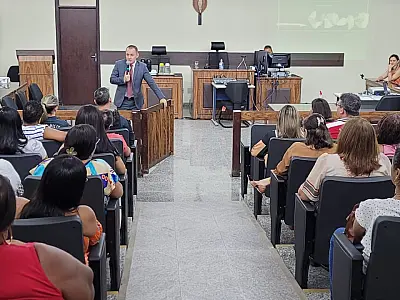 Educadores participam de formação para reduzir violência nas escolas de Corumbá e Ladário