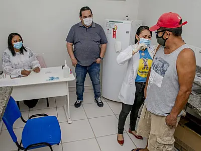 Corumbá aplica 4ª dose da vacina contra Covid-19 em pessoas com 40 anos