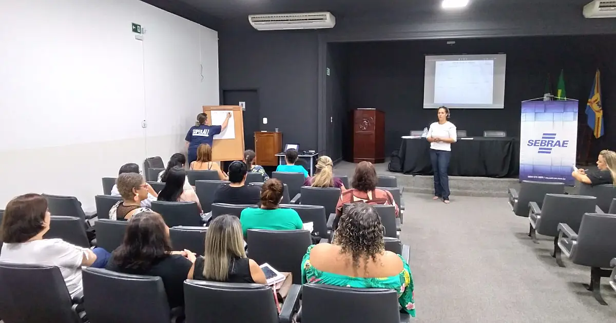 Em Corumbá, artesãos e empreendedores participam de oficina para ampliar oportunidades de mercado