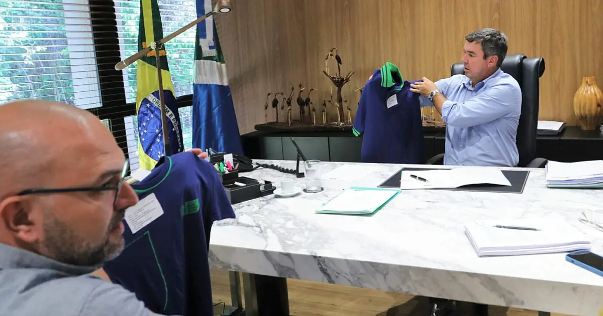 Alunos da Rede Estadual receberão duas camisetas de uniformes neste ano