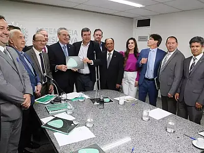 Eduardo Riedel mantém 11 pastas e cria cargo de secretários executivos