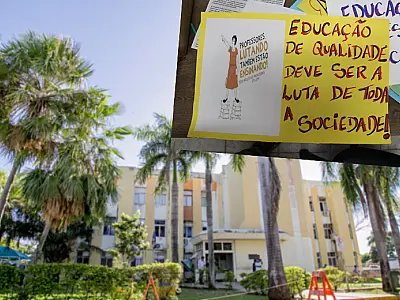 Greve da educação fecha 15 escolas municipais em Corumbá