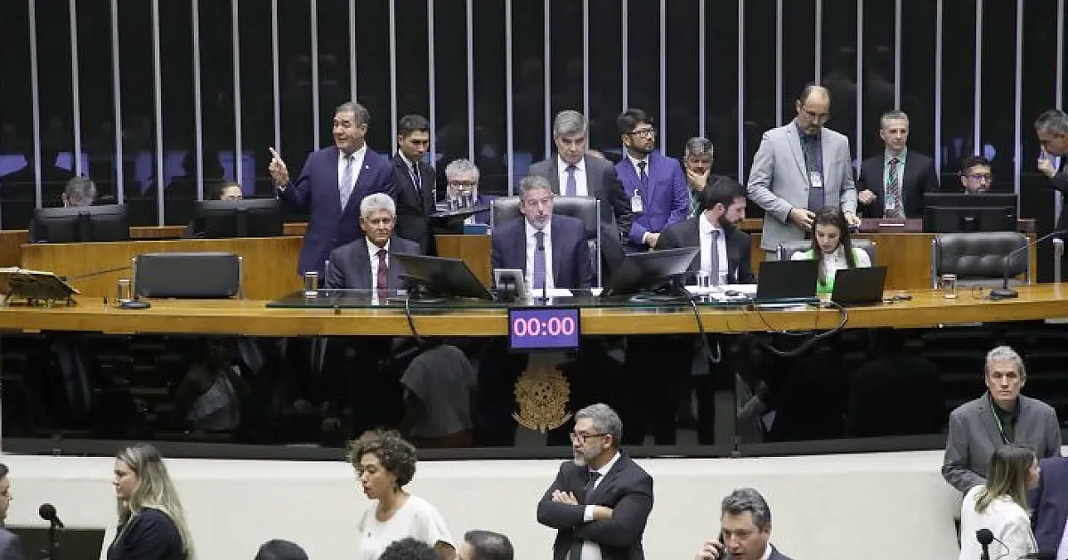 Deputados Federais aprovam projeto dos "combustíveis do futuro"