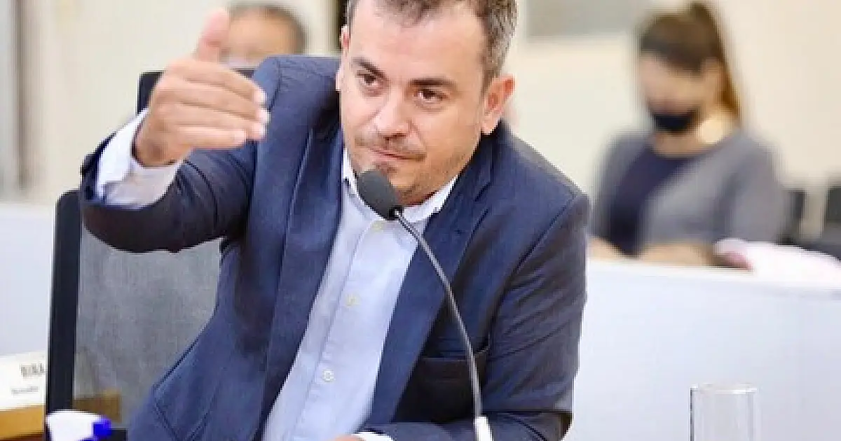 Vereador sugere instalação de semáforo no cruzamento das ruas Cabral com Quinze de Novembro