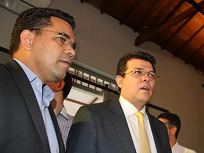 Juiz não vê troca de favores nem funcionários fantasmas e absolve Olarte e ex-secretário
