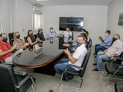 Assinado PL proposto por Luciano Costa que organiza carreira de Engenharia e Arquitetura