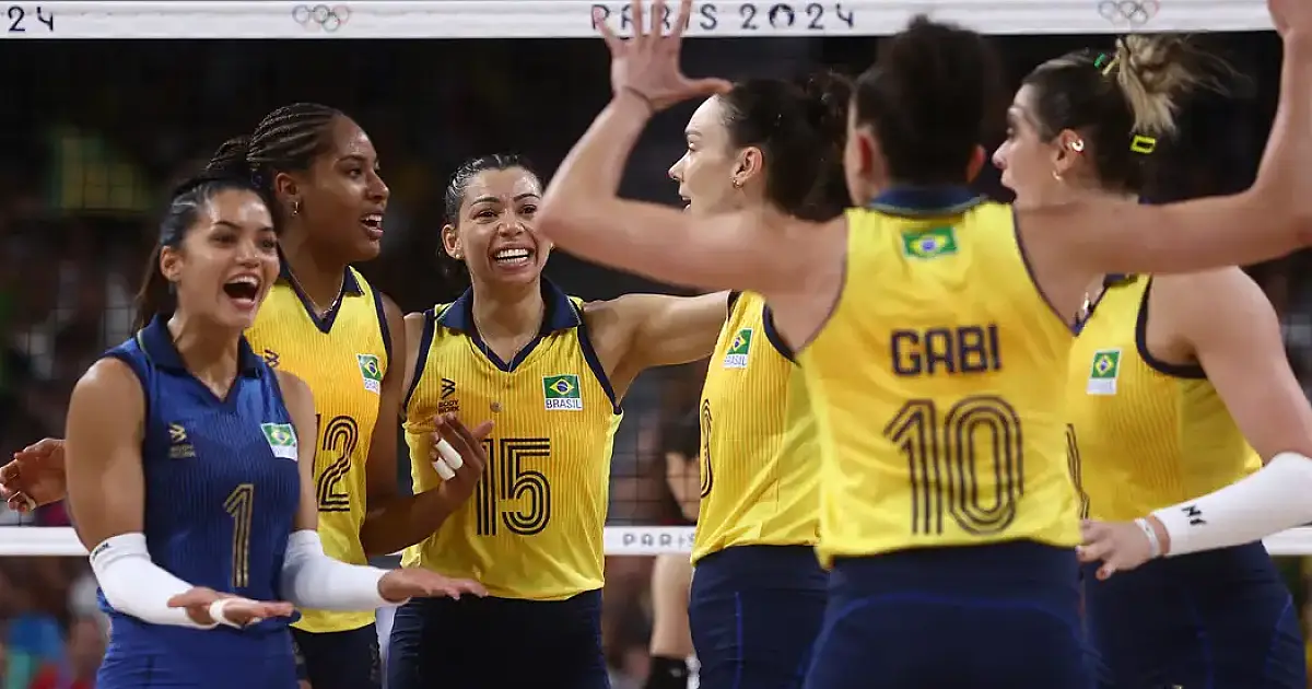 Brasil vence República Dominicana e vai à semifinal no vôlei feminino