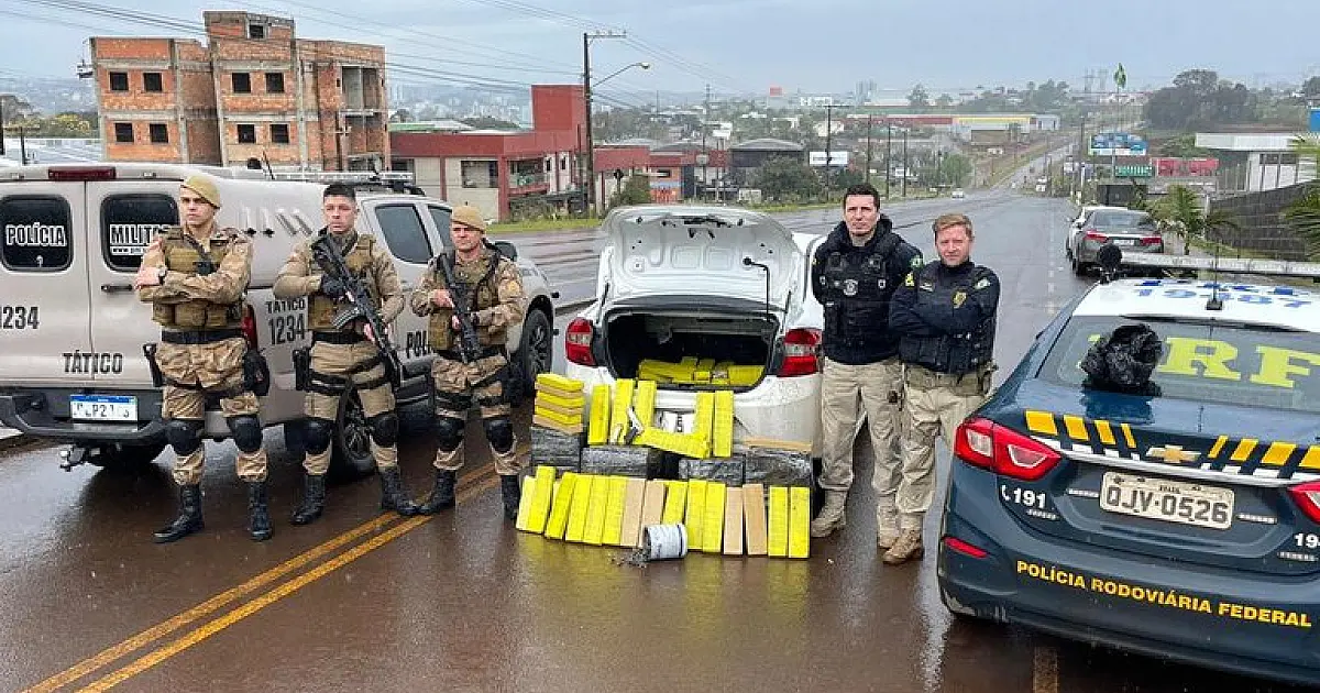Ação conjunta PRF e PM apreende 210 kg de maconha e recupera veículo roubado