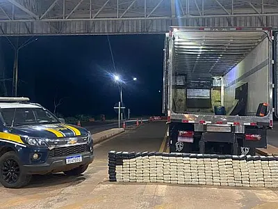 PRF apreende 330 Kg de cocaína em compartimento oculto de caminhão frigorífico