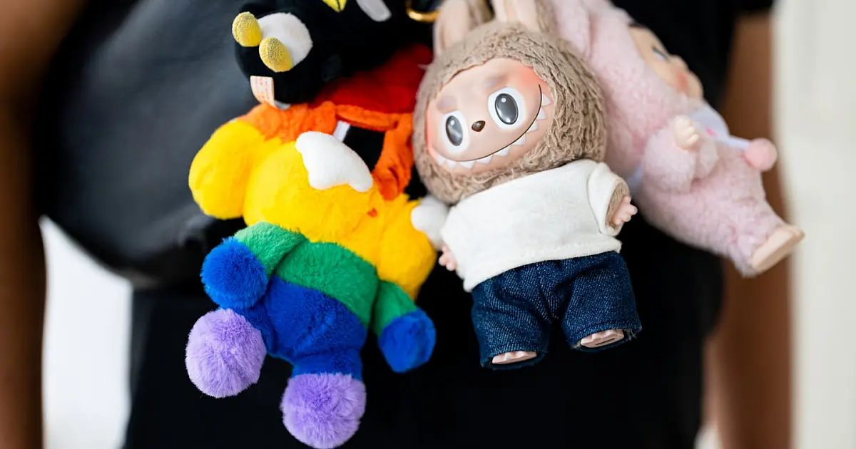 Conheça o acessório "creepy cute" que virou símbolo de estilo para a Geração Z