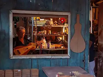 Mestre Sebastião mostra em filme causos da sua vida e a viola de cocho