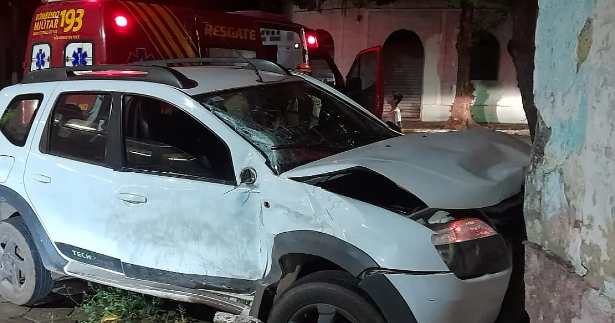 Capotamento e colisão marcam plantão dos Bombeiros