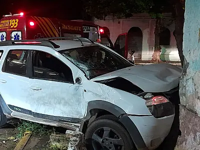 Capotamento e colisão marcam plantão dos Bombeiros