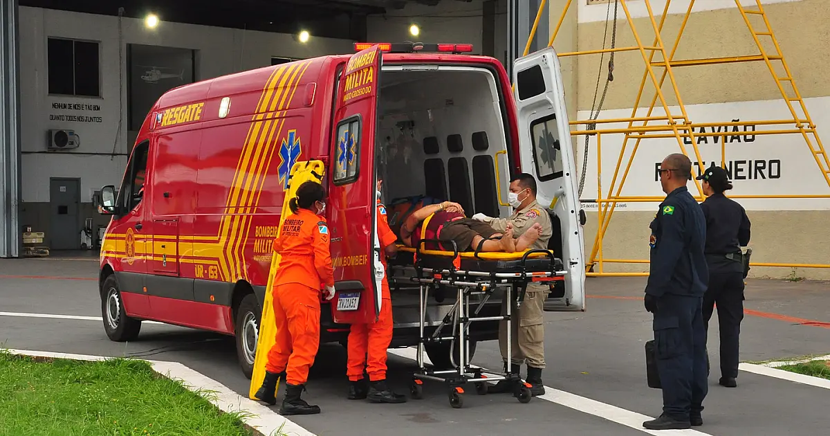 Aeronave resgata vítima de queda de moto com fratura na clavícula e costelas