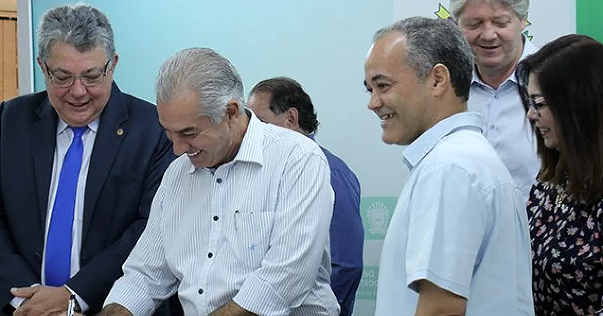 Governador assina convênios de R$ 22,9 milhões para obras em Ladário e outros cinco municípios