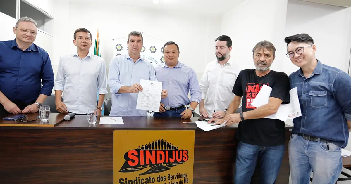 "Os servidores vão negociar direto comigo", diz Riedel sobre deliberações salariais