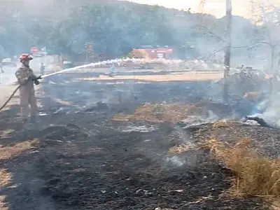 Bombeiros combatem incêndio em terreno baldio no bairro Cristo Redentor