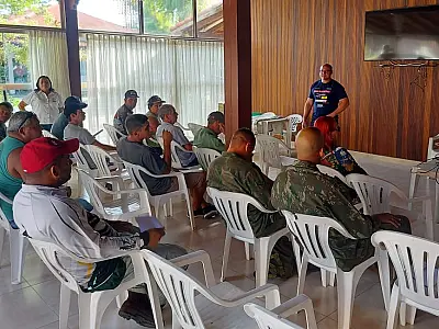 Curso capacita ribeirinhos na manutenção de motores de popa
