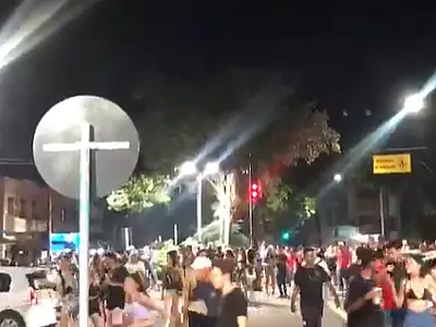 Carnaval de Campo Grande termina com correria, bomba de gás e trânsito intenso