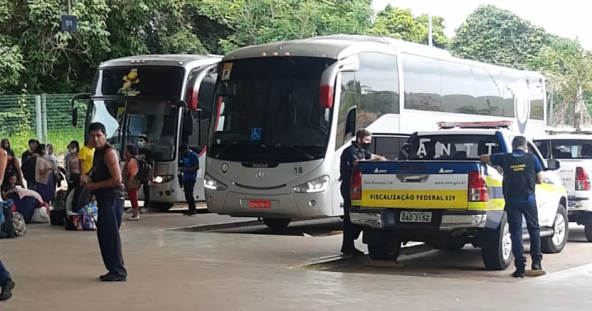 Dois ônibus clandestinos com destino à Corumbá são interceptados em Terenos