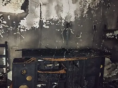 Cigarro aceso pode ter causado incêndio que destruiu casa no centro