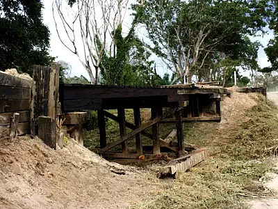 Pontes de madeira destruídas pelo fogo no Pantanal estão em reconstrução