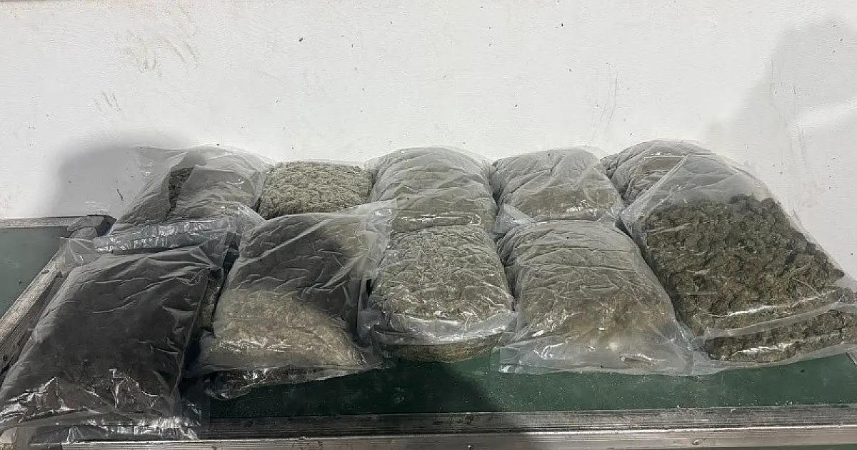 Mulher é presa com 2,5kg de skunk em fiscalização no Buraco das Pirinhas