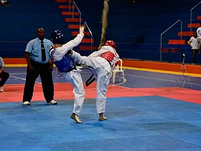 Atletas e técnicos representam MS em disputa nacional de taekwondo no Rio de Janeiro