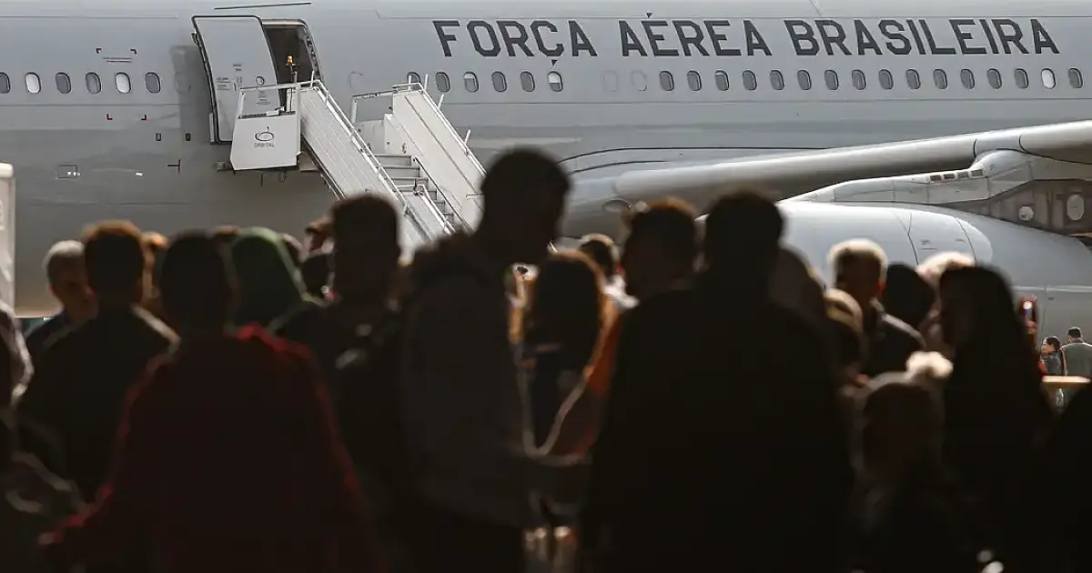 Quinto voo da FAB com 220 repatriados do Líbano chega a SP