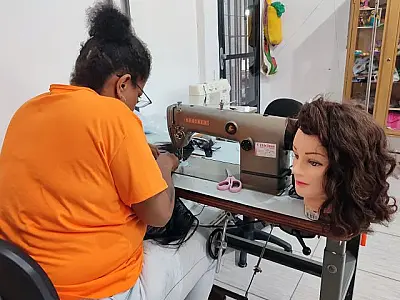 Cabelos contrabandeados e apreendidos viram perucas solidárias em presídio de MS
