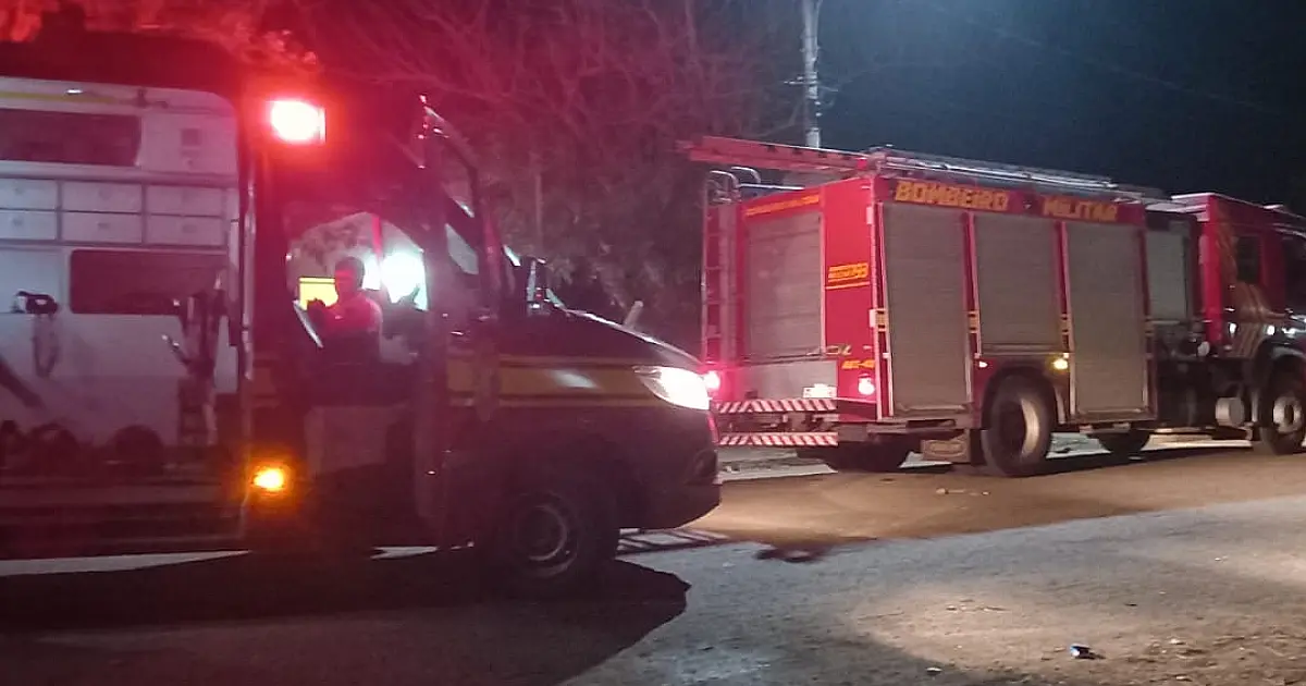 Vela acesa causa incêndio em casa no bairro Guatós