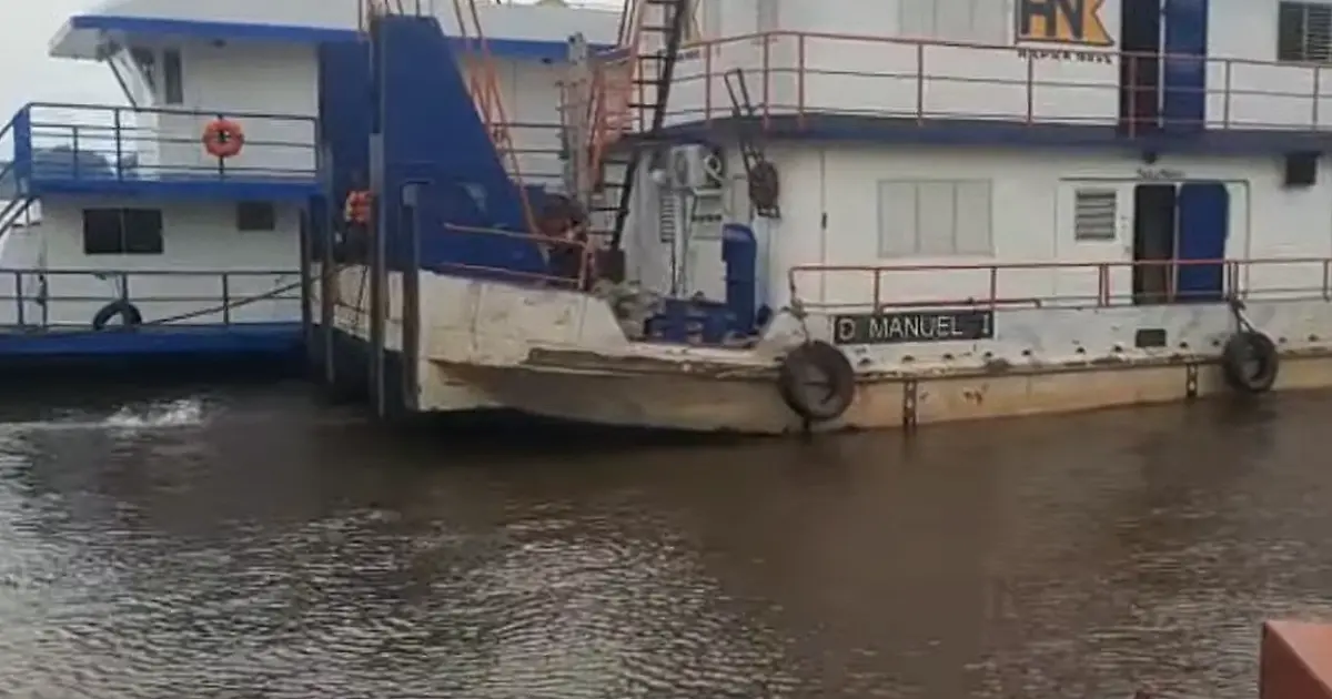 Barcos hotéis são atingidos durante manobras de empurrador paraguaio no rio