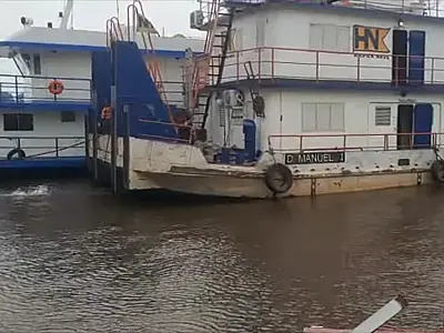 Barcos hotéis são atingidos durante manobras de empurrador paraguaio no rio