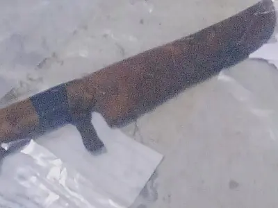 Agressor invade casa e ameaça mulher com facão
