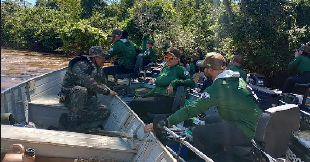 Participantes de evento de pesca feminina auxilia PMA na localização de petrechos proibidos