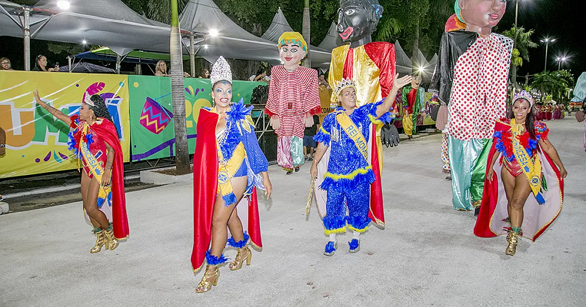 Carnaval de Corumbá é encerrado com desfile cultural e show de pagode do Kamisa 10