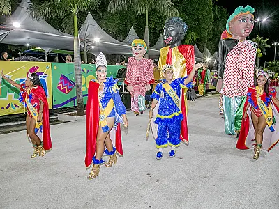 Carnaval de Corumbá é encerrado com desfile cultural e show de pagode do Kamisa 10