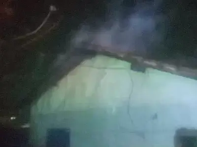Bombeiros apagam incêndio em casa do bairro Guatós