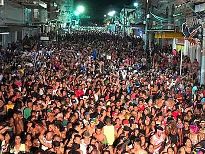 Médico sanitarista avalia possíveis efeitos de aglomerações de fim de ano e Carnaval no Brasil