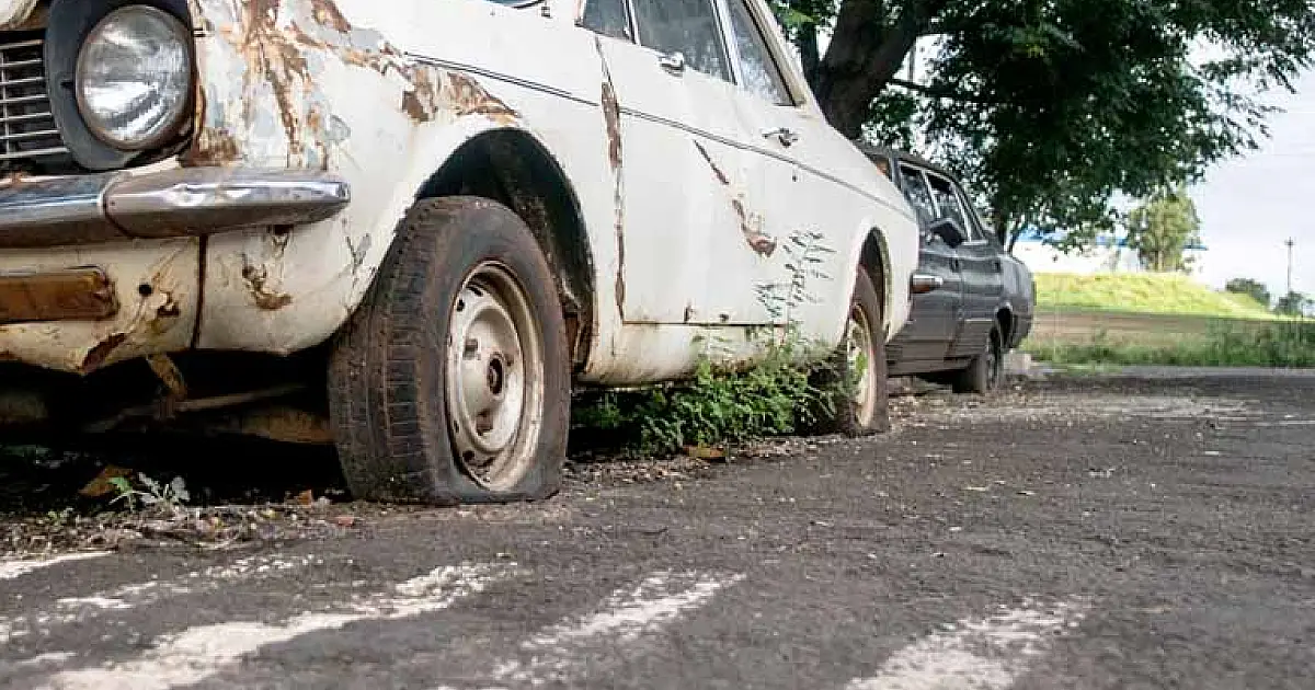 Veículos estacionados em situação de abandono serão removidos pelo Município