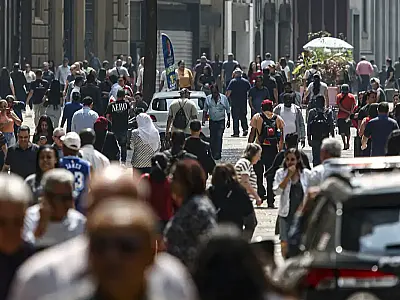 Mais de 8,6 milhões deixam pobreza; Brasil tem melhor nível desde 2012